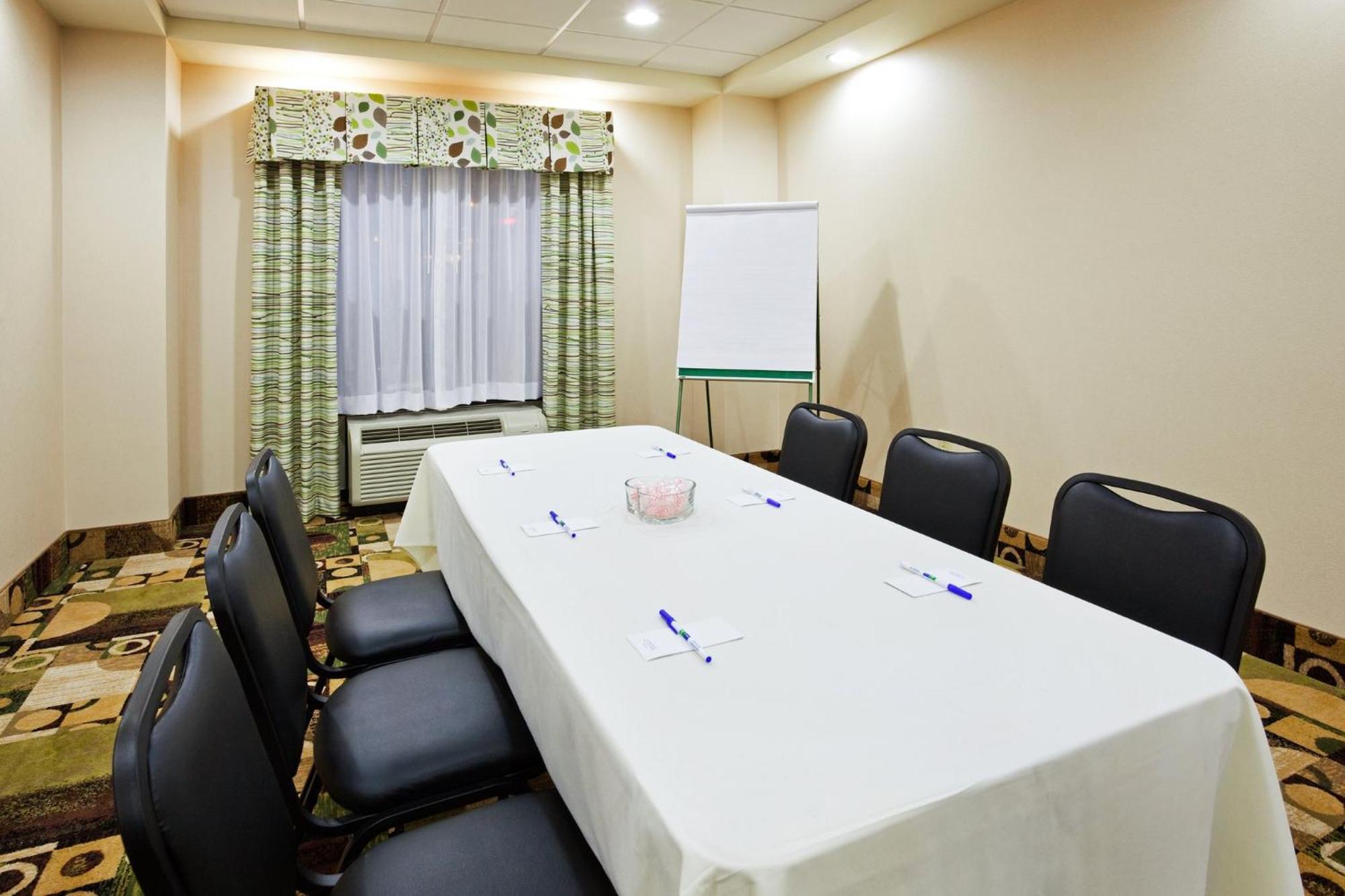Holiday Inn Express Hotel & Suites Newport South By Ihg Eksteriør bilde
